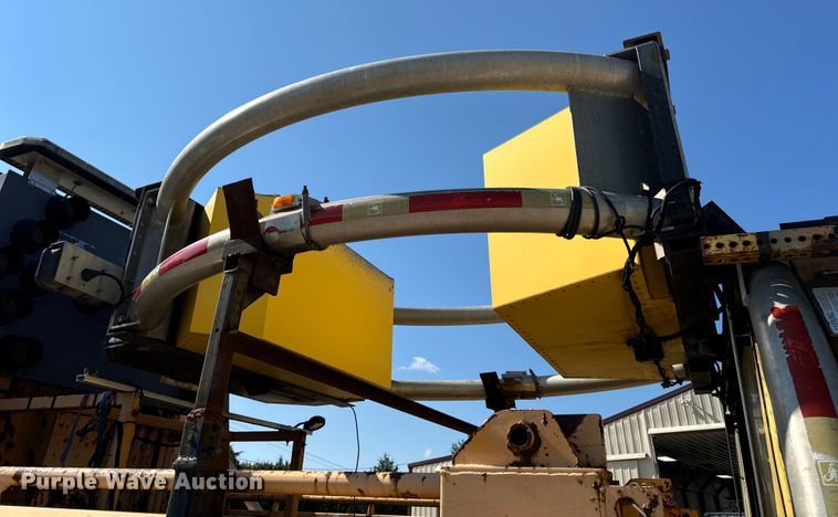 image for item OF9937 2006 International  7400 dump truck