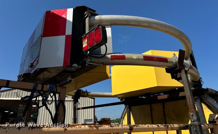 image for item OF9937 2006 International  7400 dump truck