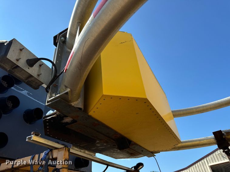 image for item OF9937 2006 International  7400 dump truck