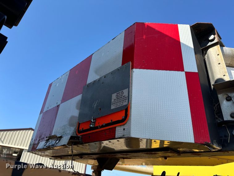 image for item OF9937 2006 International  7400 dump truck