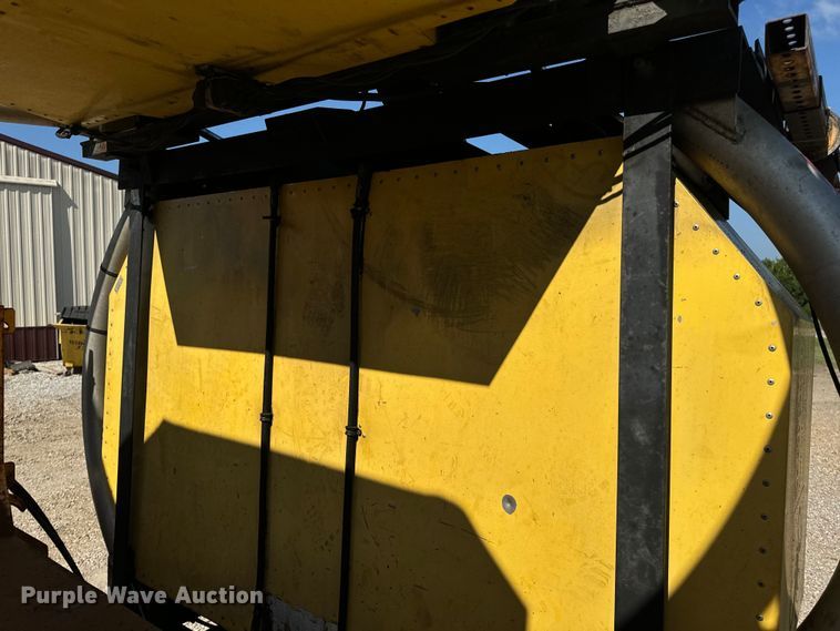 image for item OF9937 2006 International  7400 dump truck