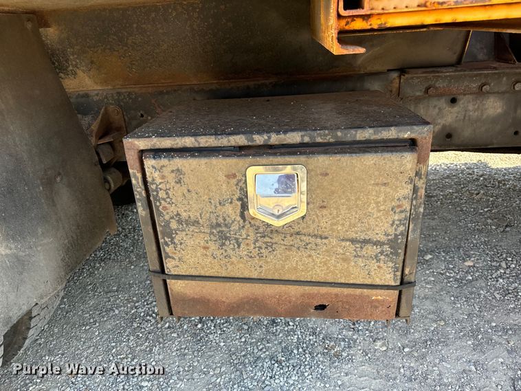 image for item OF9937 2006 International  7400 dump truck