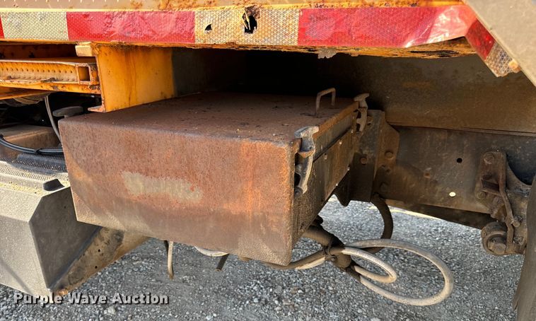 image for item OF9937 2006 International  7400 dump truck