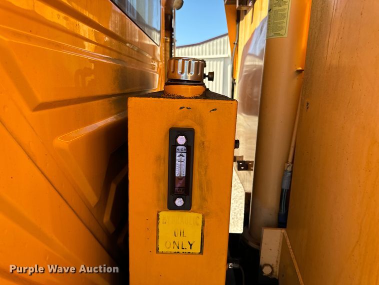 image for item OF9937 2006 International  7400 dump truck