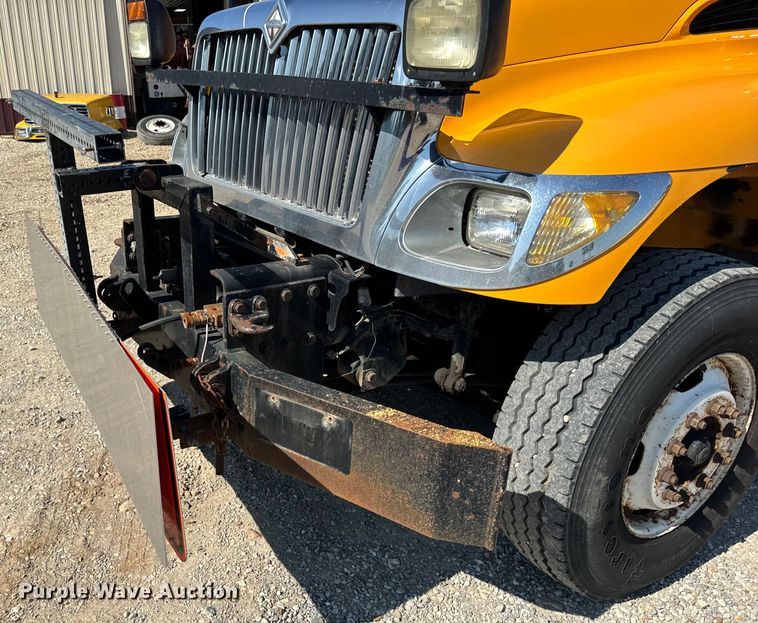 image for item OF9937 2006 International  7400 dump truck