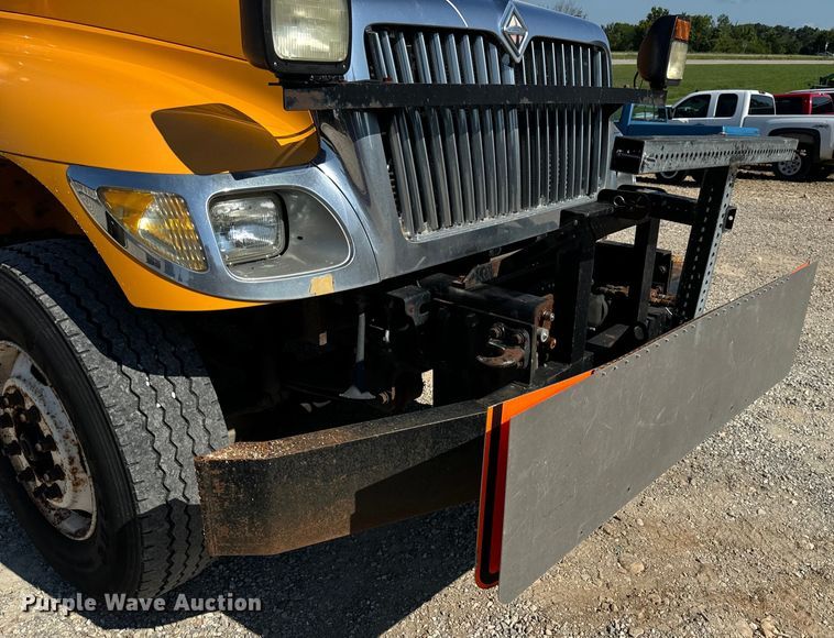 image for item OF9937 2006 International  7400 dump truck