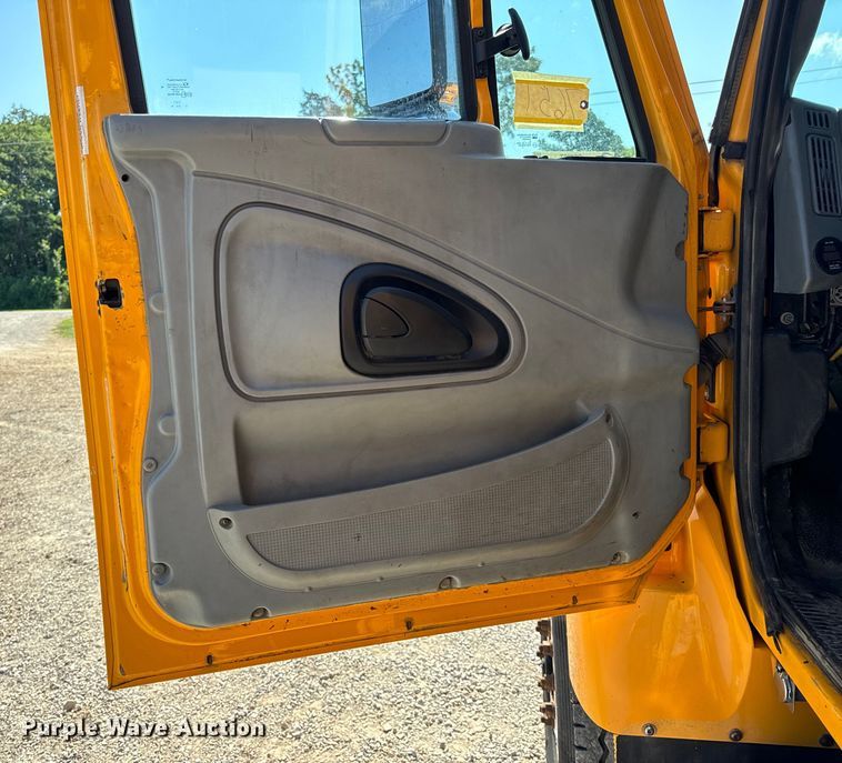 image for item OF9937 2006 International  7400 dump truck