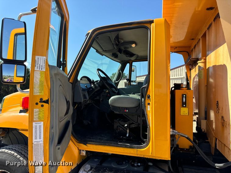 image for item OF9937 2006 International  7400 dump truck