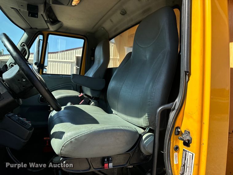 image for item OF9937 2006 International  7400 dump truck