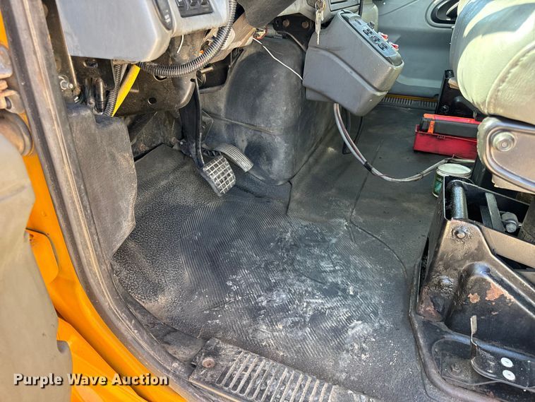 image for item OF9937 2006 International  7400 dump truck