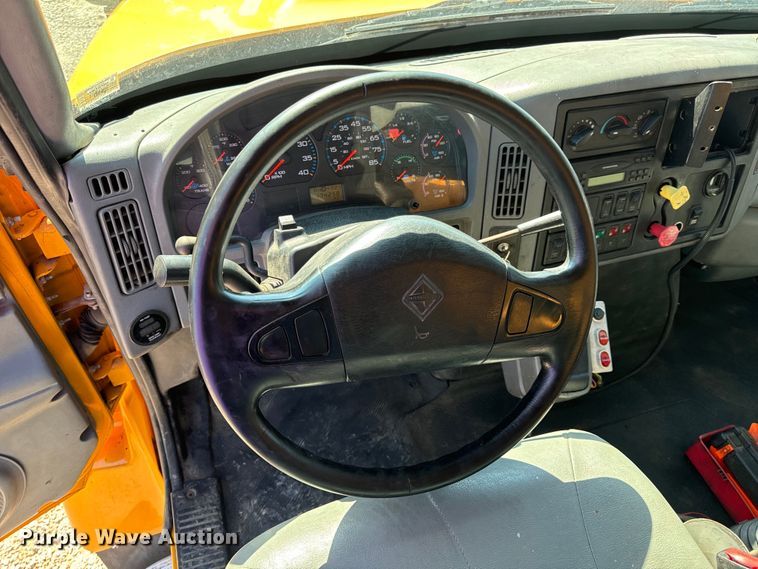 image for item OF9937 2006 International  7400 dump truck