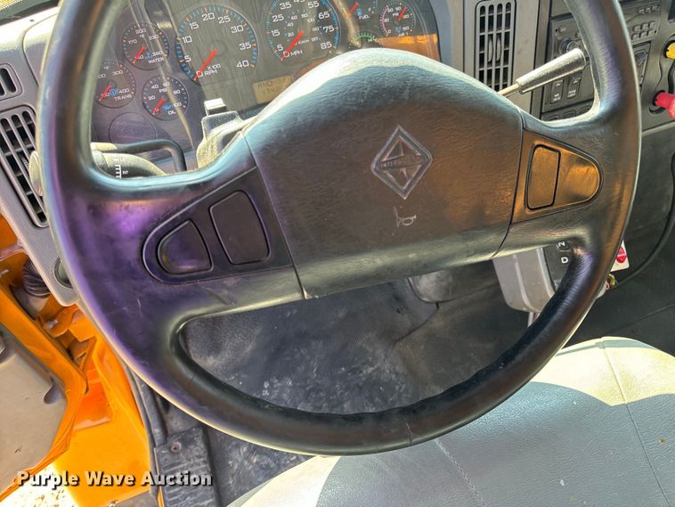 image for item OF9937 2006 International  7400 dump truck