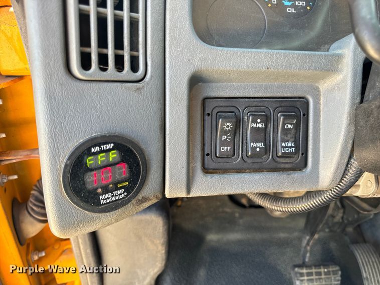 image for item OF9937 2006 International  7400 dump truck