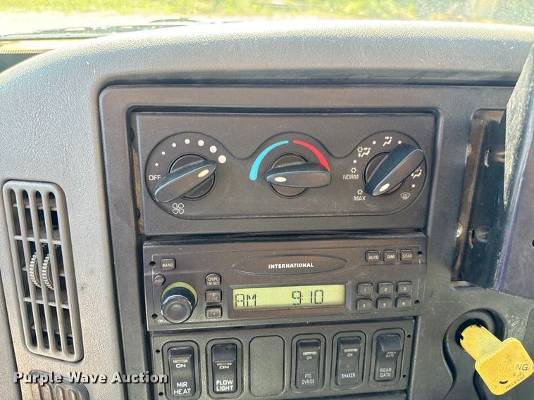 image for item OF9937 2006 International  7400 dump truck