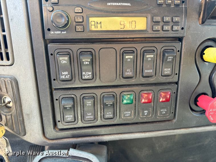 image for item OF9937 2006 International  7400 dump truck