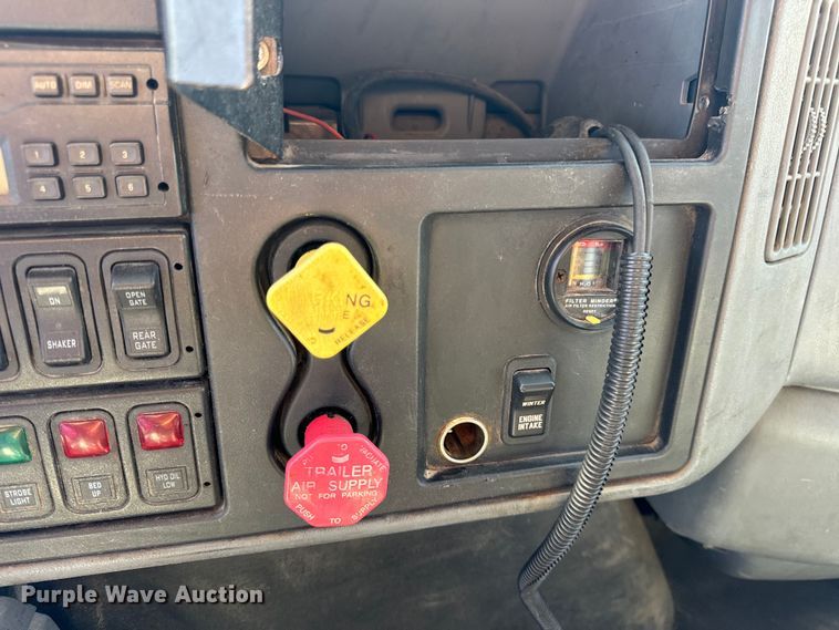 image for item OF9937 2006 International  7400 dump truck