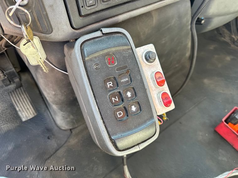 image for item OF9937 2006 International  7400 dump truck