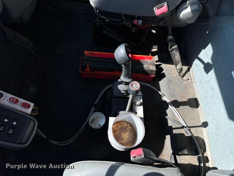 image for item OF9937 2006 International  7400 dump truck