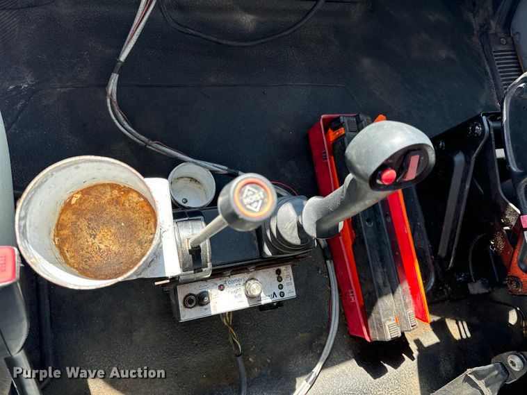 image for item OF9937 2006 International  7400 dump truck