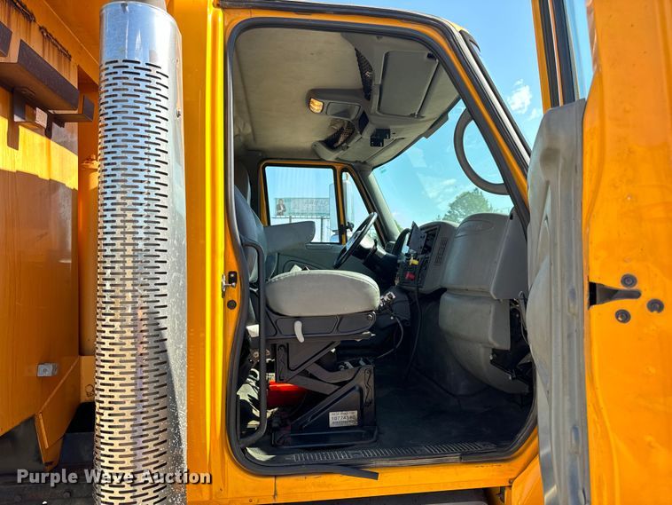 image for item OF9937 2006 International  7400 dump truck