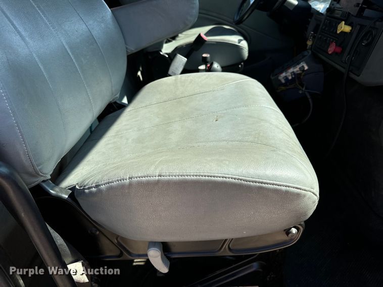 image for item OF9937 2006 International  7400 dump truck