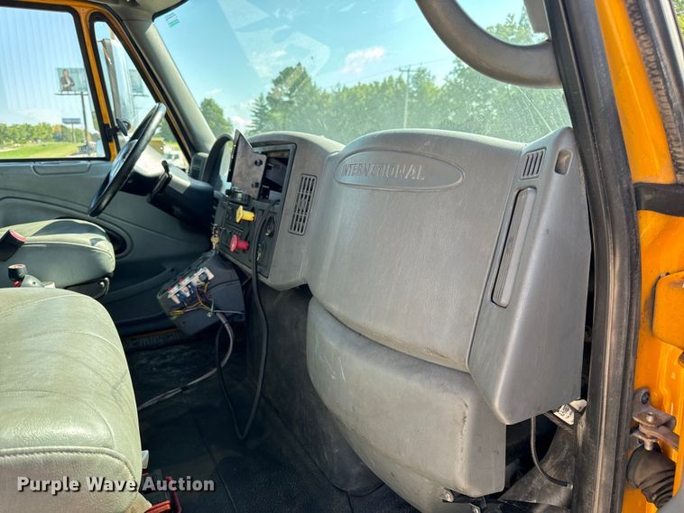 image for item OF9937 2006 International  7400 dump truck