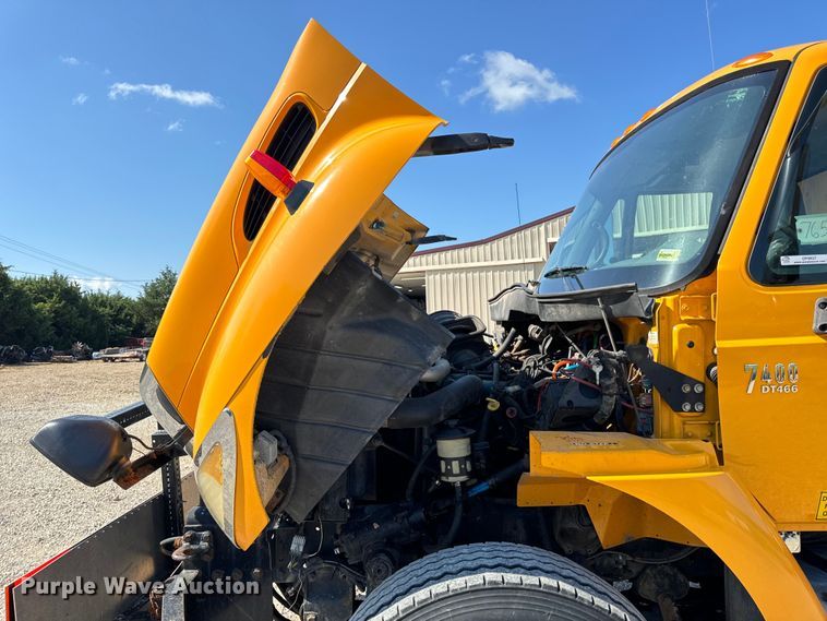 image for item OF9937 2006 International  7400 dump truck