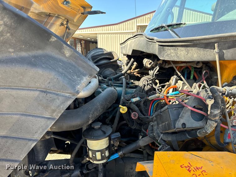 image for item OF9937 2006 International  7400 dump truck