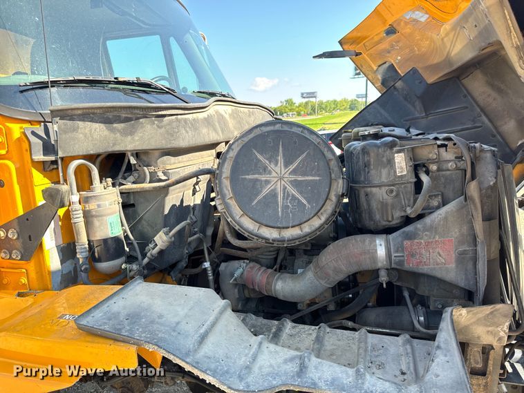 image for item OF9937 2006 International  7400 dump truck