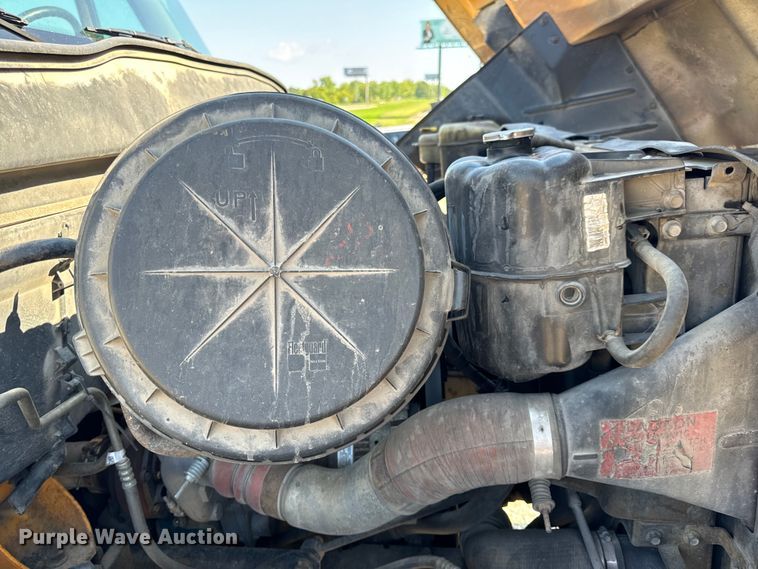 image for item OF9937 2006 International  7400 dump truck