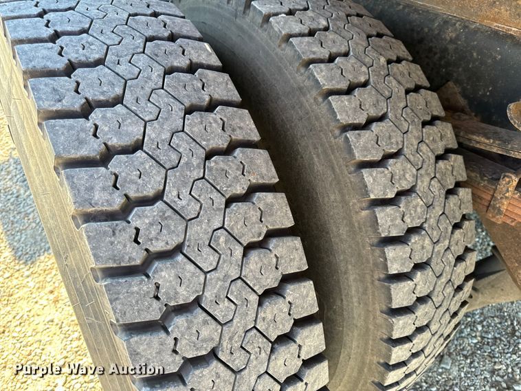 image for item OF9937 2006 International  7400 dump truck