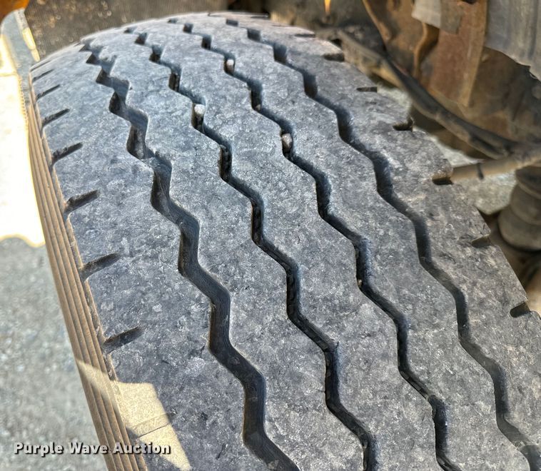 image for item OF9937 2006 International  7400 dump truck