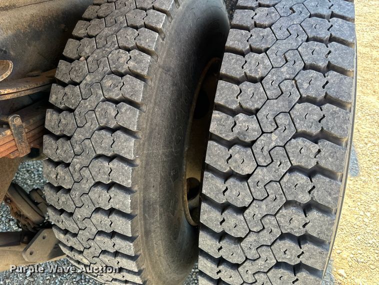 image for item OF9937 2006 International  7400 dump truck