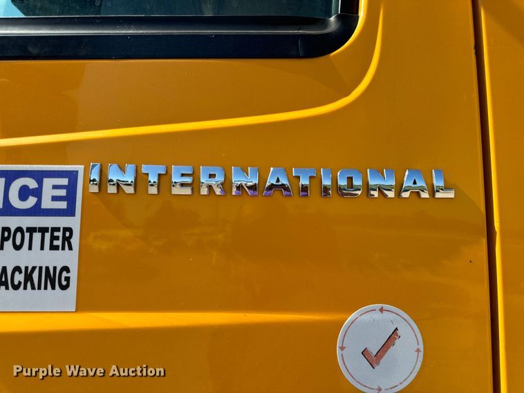 image for item OF9937 2006 International  7400 dump truck