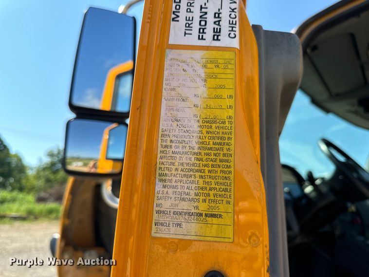 image for item OF9937 2006 International  7400 dump truck