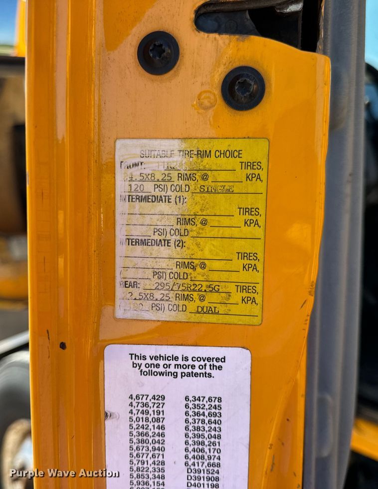 image for item OF9937 2006 International  7400 dump truck