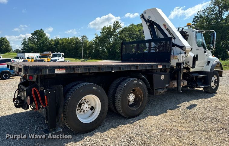 image for item OF9938 2005 International  7600  crane truck