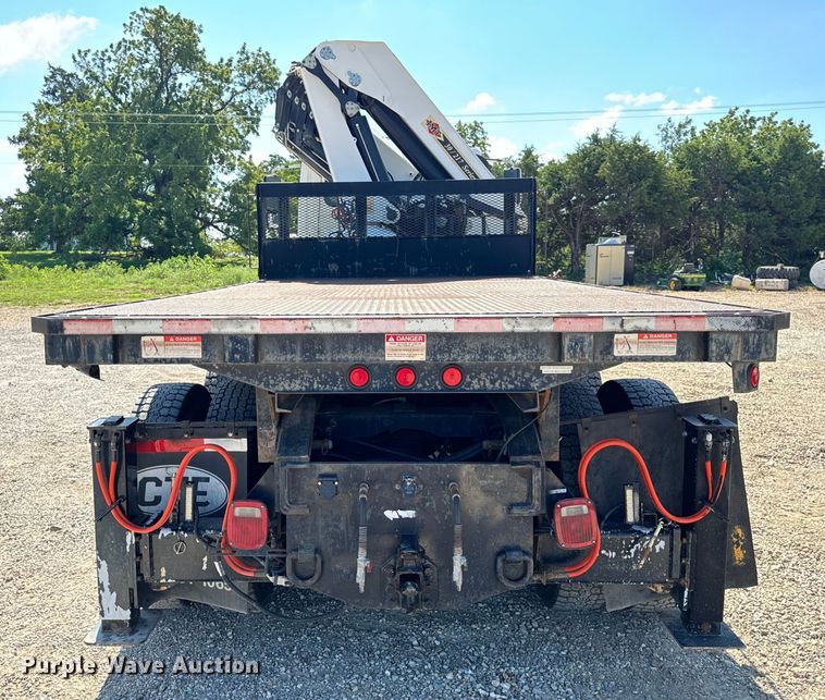 image for item OF9938 2005 International  7600  crane truck