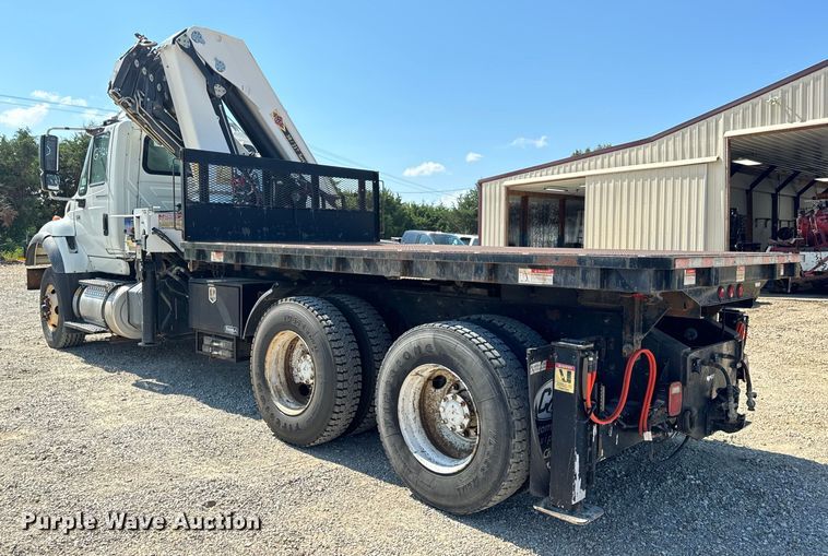 image for item OF9938 2005 International  7600  crane truck