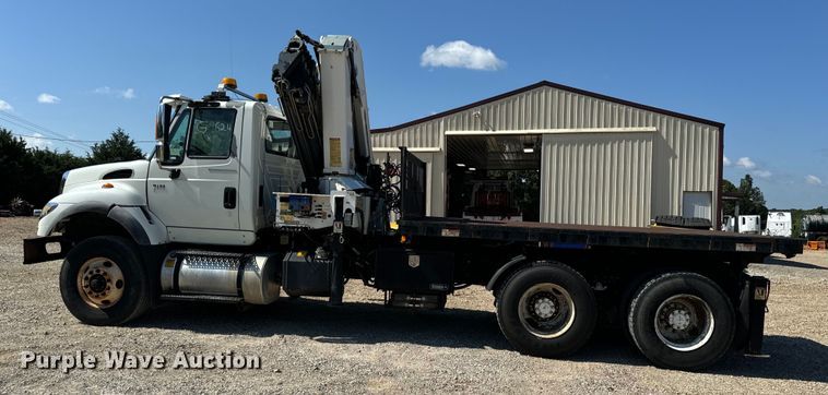 image for item OF9938 2005 International  7600  crane truck