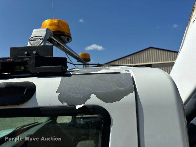 image for item OF9938 2005 International  7600  crane truck