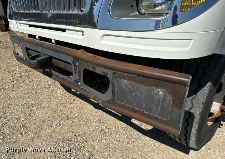 image for item OF9938 2005 International  7600  crane truck