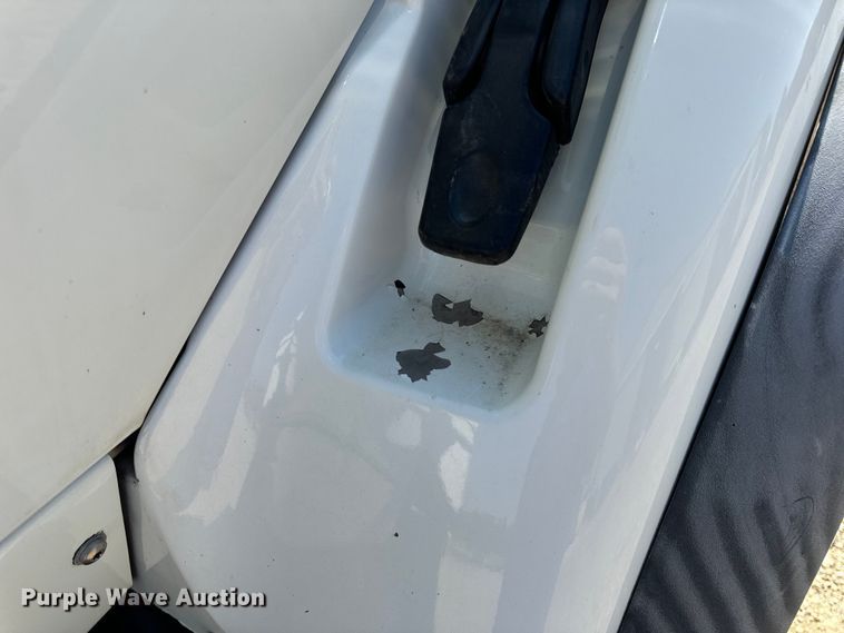 image for item OF9938 2005 International  7600  crane truck