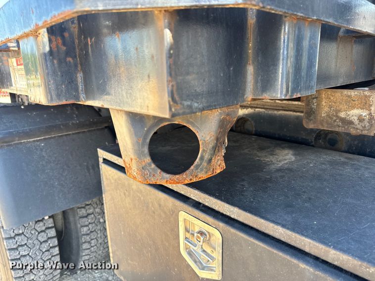 image for item OF9938 2005 International  7600  crane truck