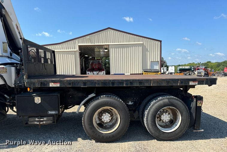 image for item OF9938 2005 International  7600  crane truck