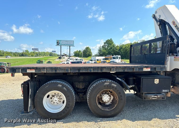 image for item OF9938 2005 International  7600  crane truck