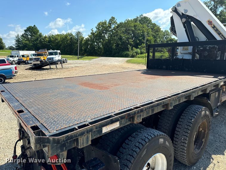 image for item OF9938 2005 International  7600  crane truck