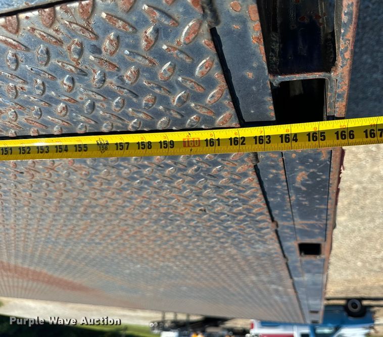 image for item OF9938 2005 International  7600  crane truck