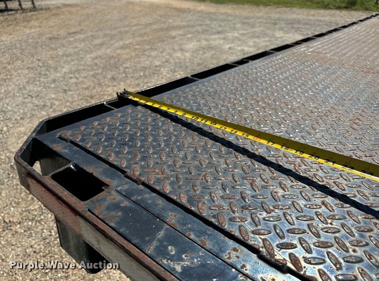 image for item OF9938 2005 International  7600  crane truck