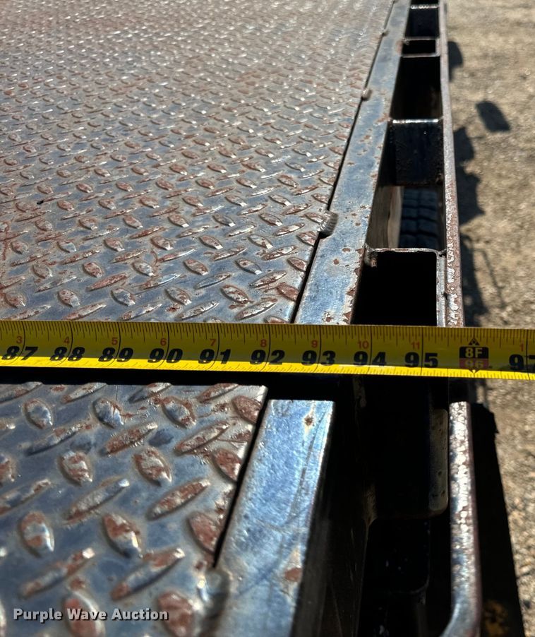 image for item OF9938 2005 International  7600  crane truck